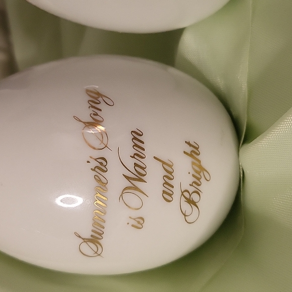 2 Avon porcelain eggs, Spring & Summer birds, vintage Four Seasons collection - Picture 3 of 8